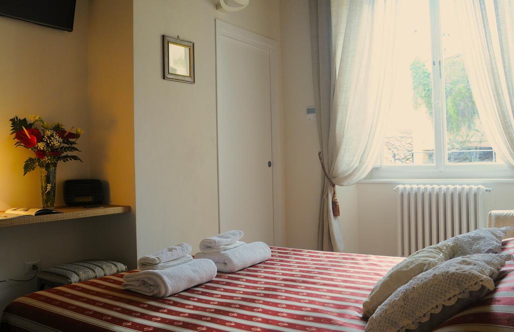 B&B Isola D'Arno Firenze Bagian luar foto